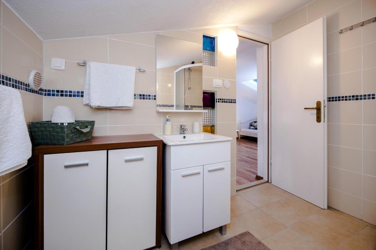 "Art House" Rovinj-Holiday, Holiday Home To Rent Rovinjsko Selo Exterior photo