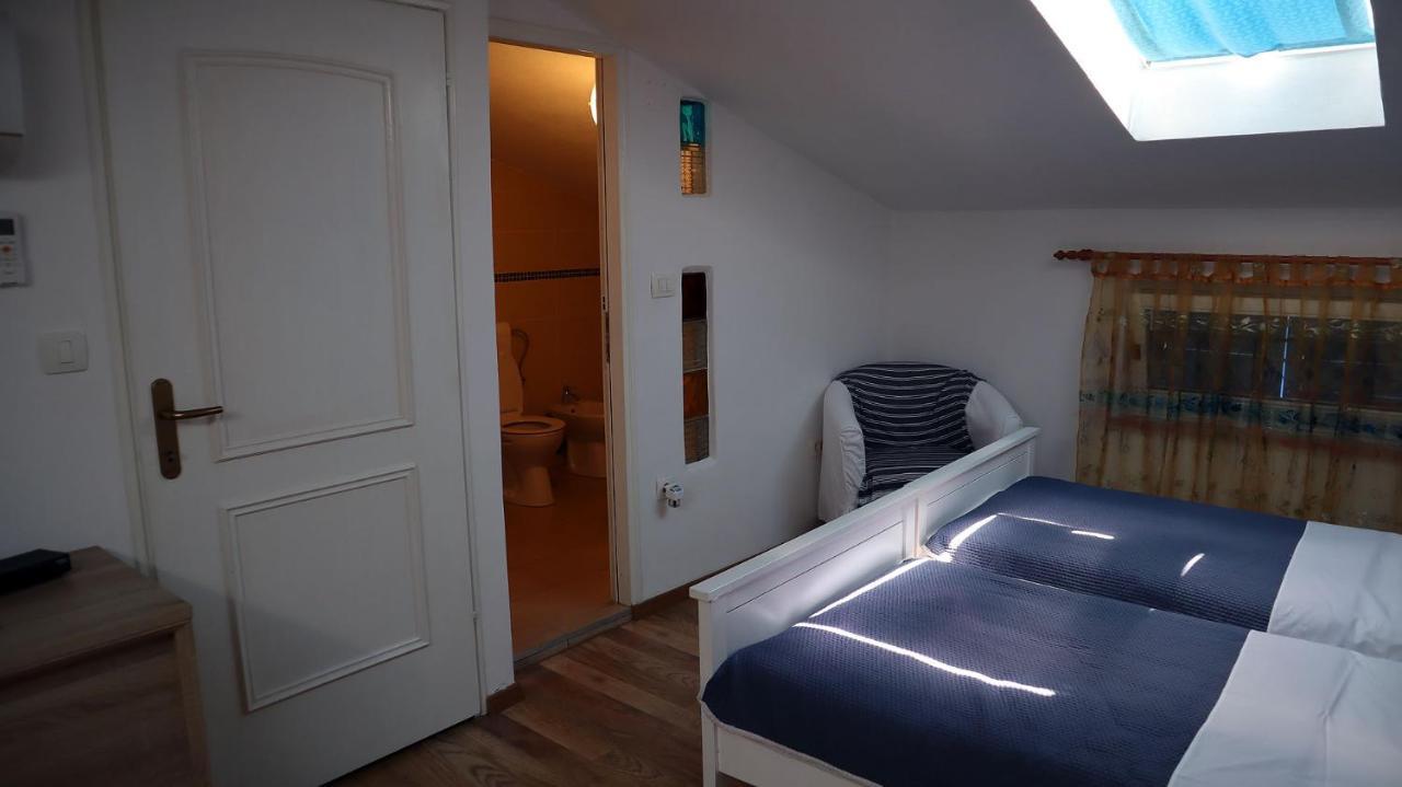 "Art House" Rovinj-Holiday, Holiday Home To Rent Rovinjsko Selo Exterior photo